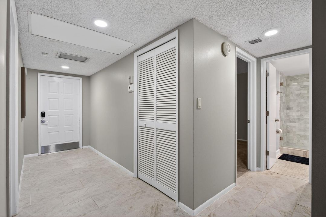 待售: $290,000 (2 贝兹, 2 浴室, 1351 平方英尺)