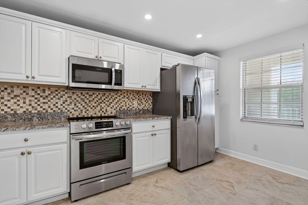 待售: $290,000 (2 贝兹, 2 浴室, 1351 平方英尺)