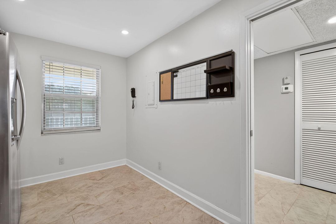 待售: $290,000 (2 贝兹, 2 浴室, 1351 平方英尺)