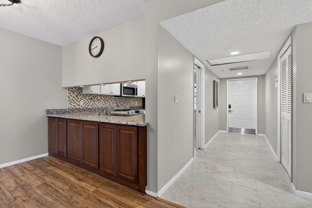 待售: $290,000 (2 贝兹, 2 浴室, 1351 平方英尺)