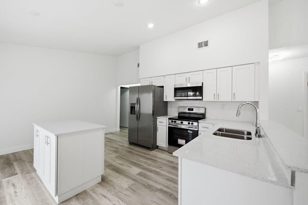 For Sale: $569,900 (3 beds, 2 baths, 1782 Square Feet)