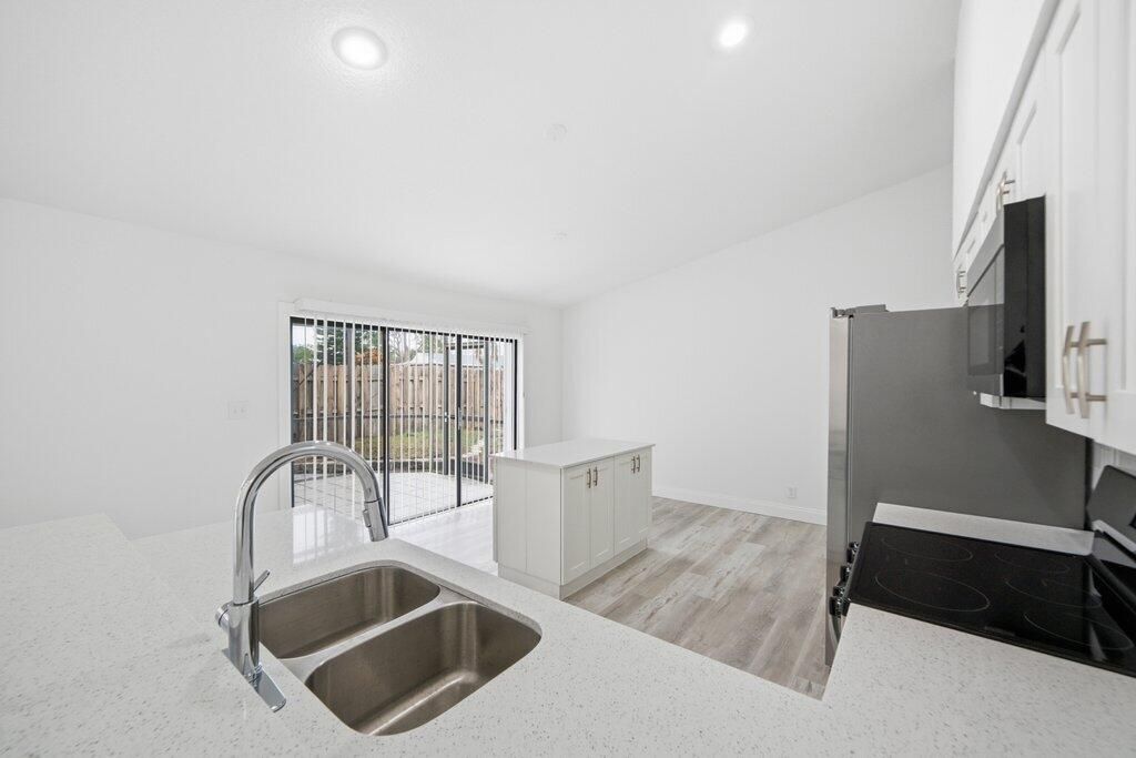 For Sale: $569,900 (3 beds, 2 baths, 1782 Square Feet)