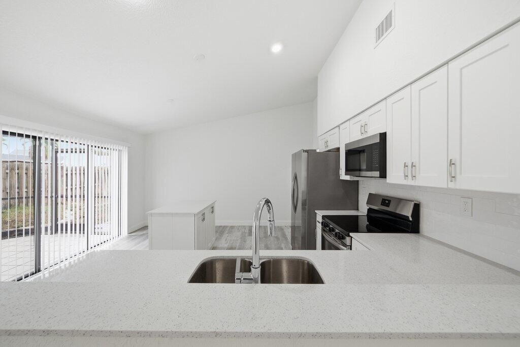 For Sale: $569,900 (3 beds, 2 baths, 1782 Square Feet)