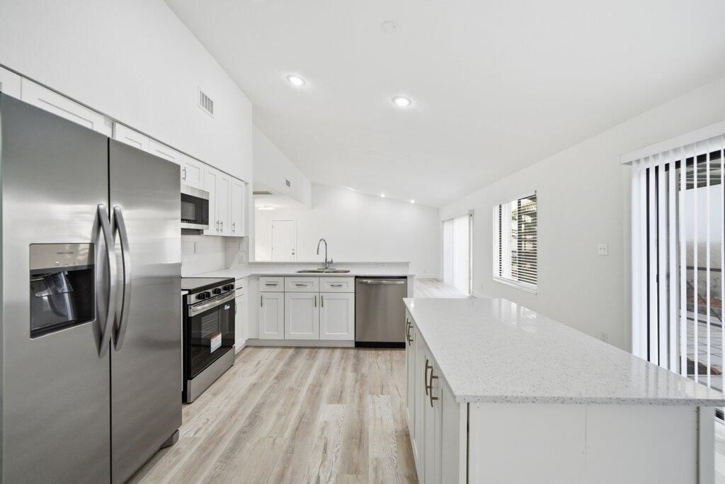 For Sale: $569,900 (3 beds, 2 baths, 1782 Square Feet)