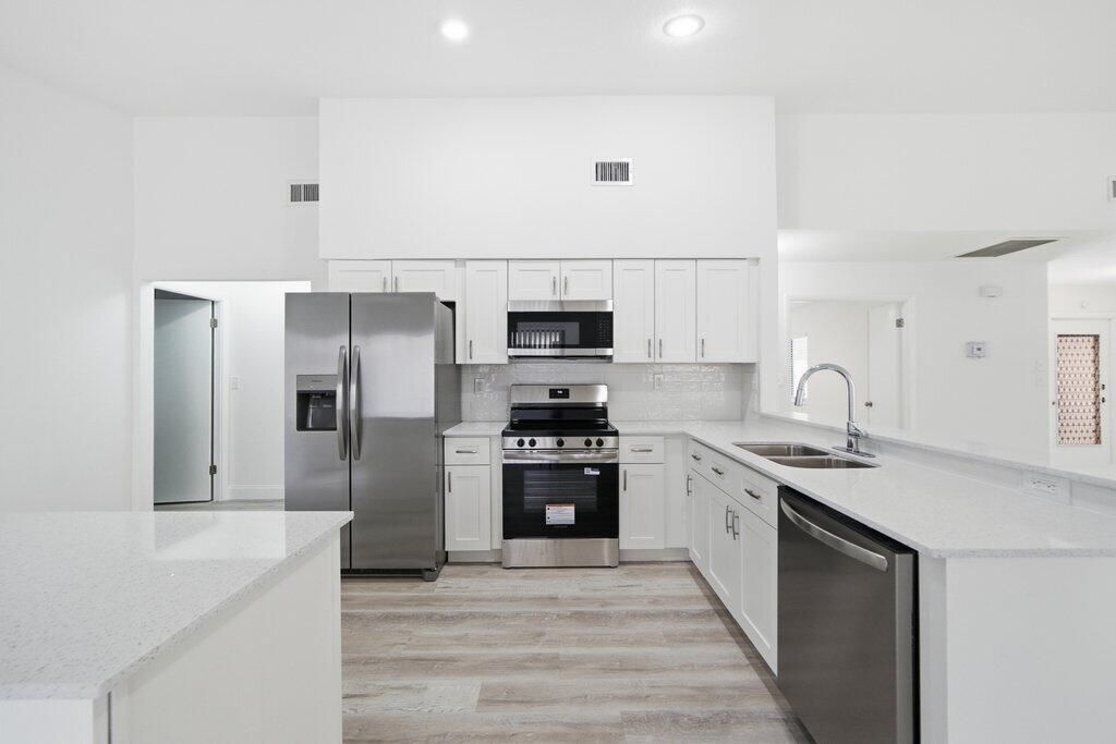 For Sale: $569,900 (3 beds, 2 baths, 1782 Square Feet)