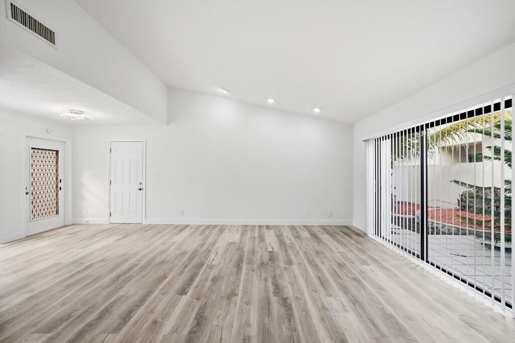 For Sale: $569,900 (3 beds, 2 baths, 1782 Square Feet)