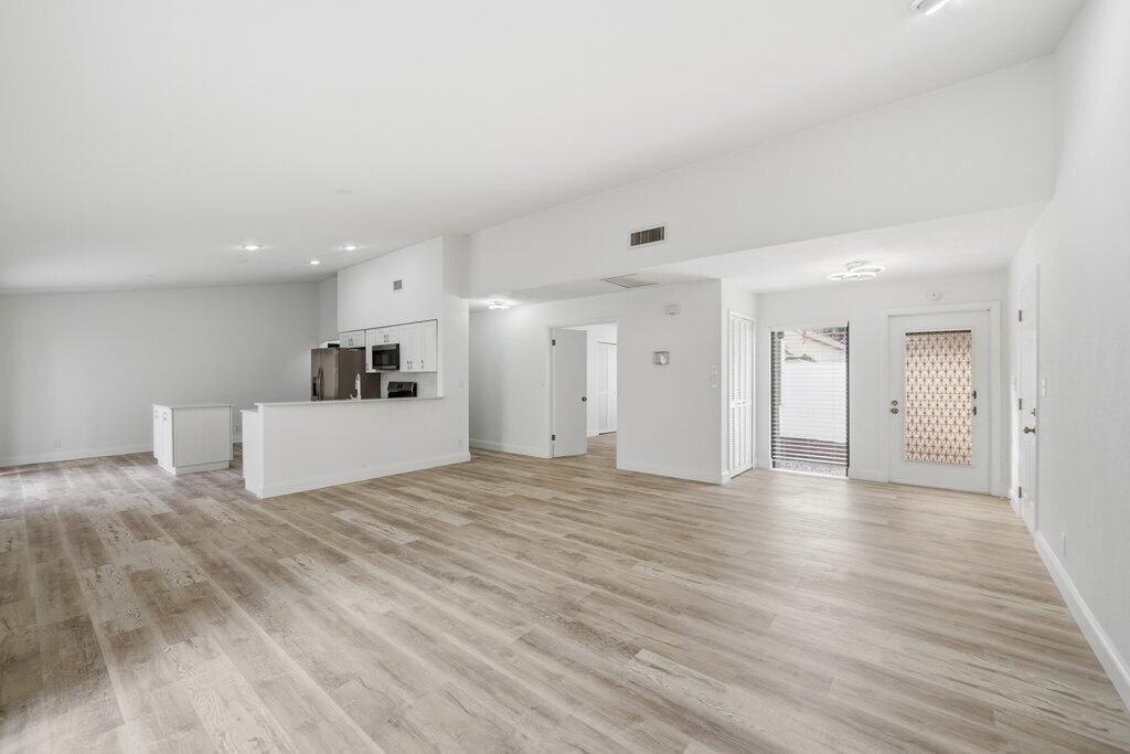 For Sale: $569,900 (3 beds, 2 baths, 1782 Square Feet)