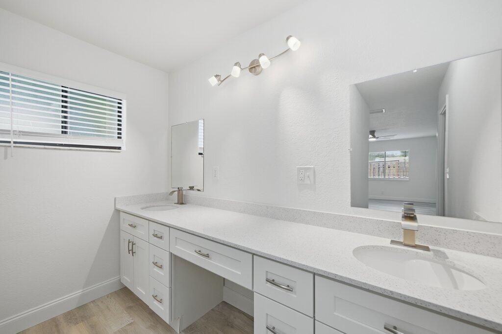 For Sale: $569,900 (3 beds, 2 baths, 1782 Square Feet)