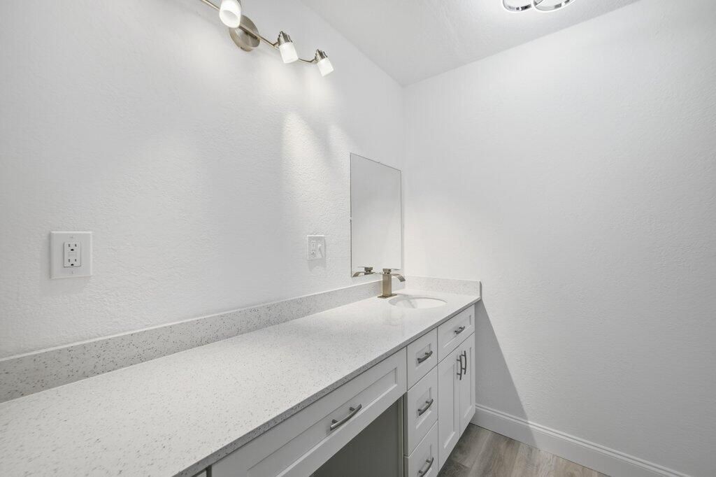 For Sale: $569,900 (3 beds, 2 baths, 1782 Square Feet)