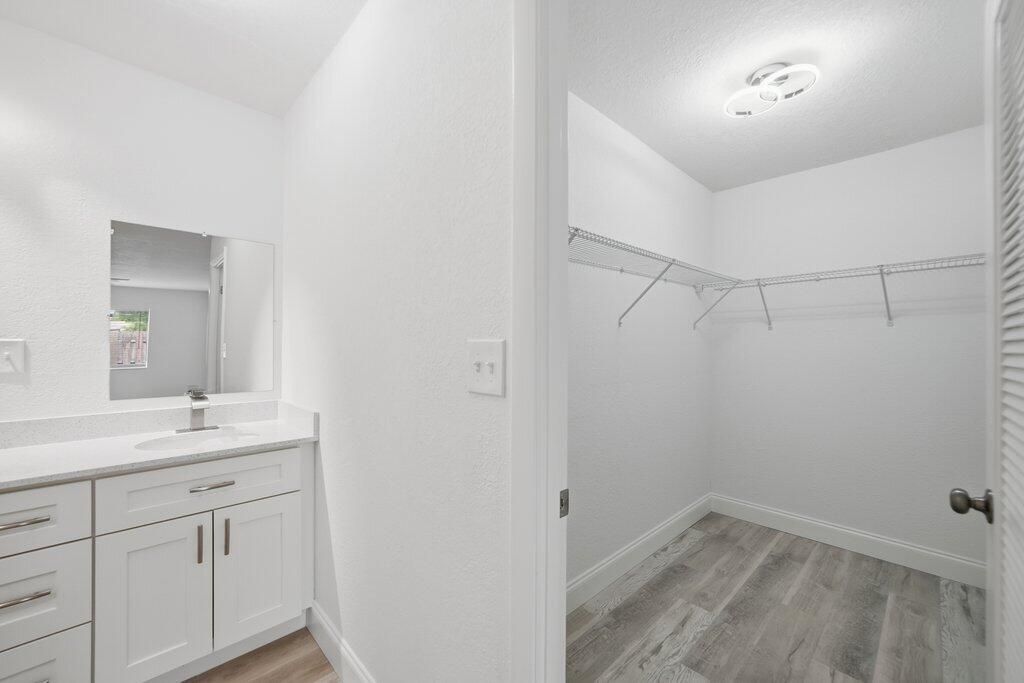 For Sale: $569,900 (3 beds, 2 baths, 1782 Square Feet)