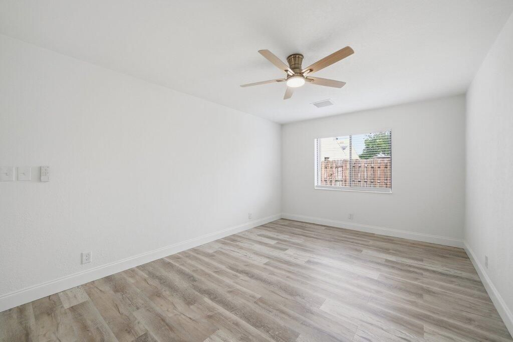 For Sale: $569,900 (3 beds, 2 baths, 1782 Square Feet)