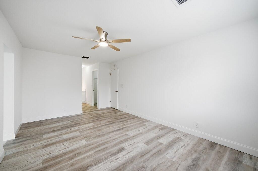 For Sale: $569,900 (3 beds, 2 baths, 1782 Square Feet)