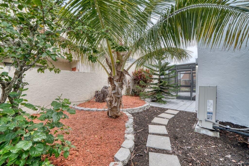 For Sale: $569,900 (3 beds, 2 baths, 1782 Square Feet)