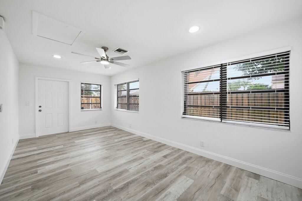 For Sale: $569,900 (3 beds, 2 baths, 1782 Square Feet)