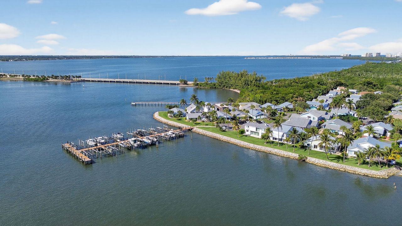 待售: $1,250,000 (2 贝兹, 2 浴室, 1274 平方英尺)