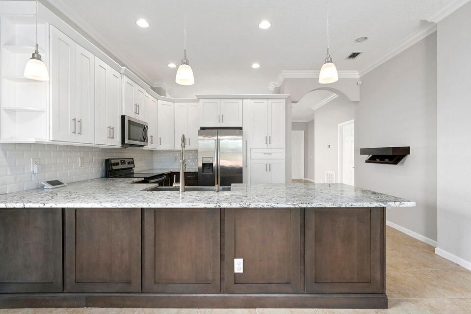 For Sale: $378,000 (4 beds, 3 baths, 2160 Square Feet)