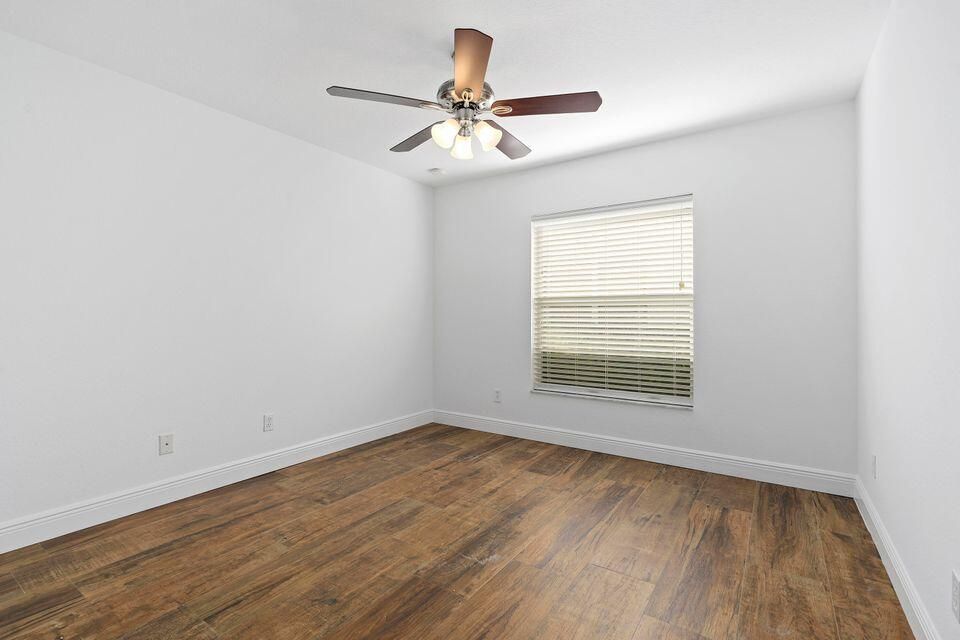 For Sale: $378,000 (4 beds, 3 baths, 2160 Square Feet)