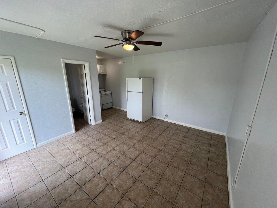 For Rent: $1,200 (0 beds, 1 baths, 300 Square Feet)