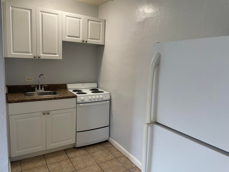 For Rent: $1,200 (0 beds, 1 baths, 300 Square Feet)