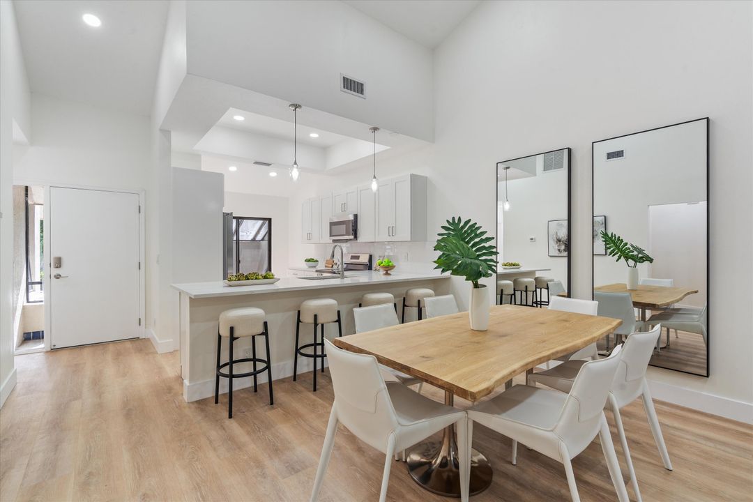 For Sale: $329,900 (2 beds, 2 baths, 1204 Square Feet)