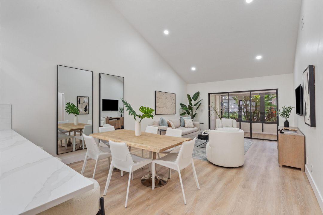 For Sale: $329,900 (2 beds, 2 baths, 1204 Square Feet)