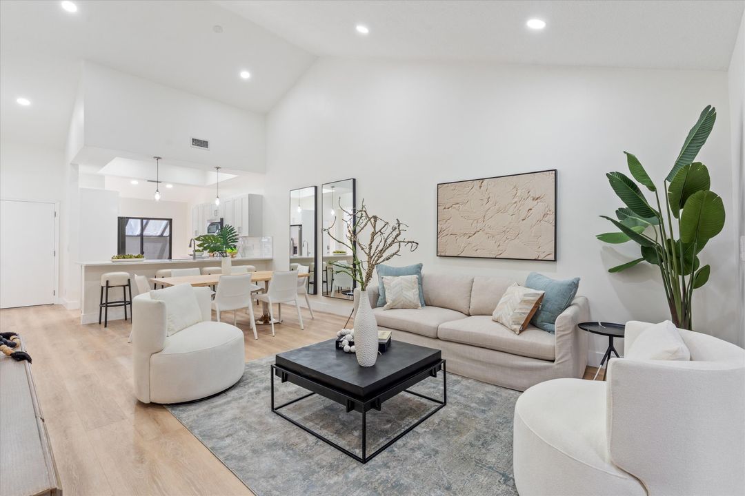 For Sale: $329,900 (2 beds, 2 baths, 1204 Square Feet)