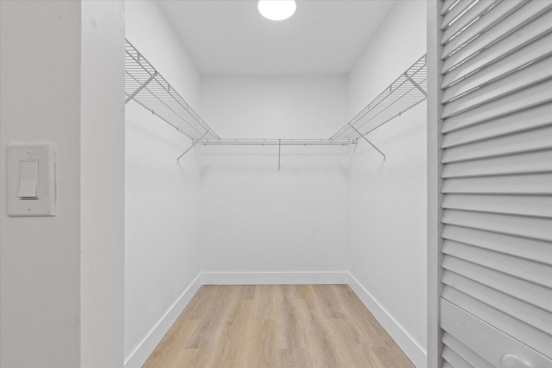 For Sale: $329,900 (2 beds, 2 baths, 1204 Square Feet)