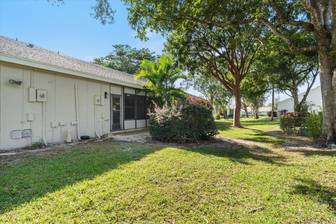 For Sale: $329,900 (2 beds, 2 baths, 1204 Square Feet)