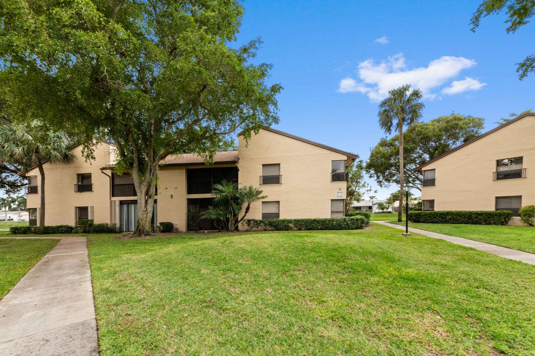 For Rent: $2,500 (2 beds, 2 baths, 982 Square Feet)