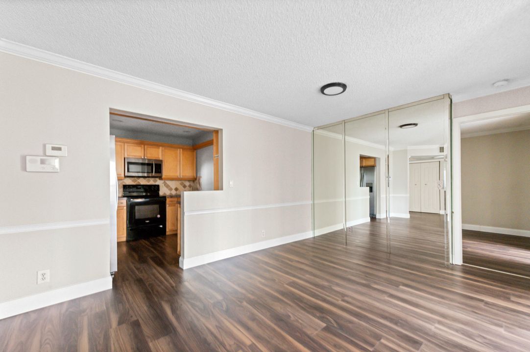 For Rent: $2,500 (2 beds, 2 baths, 982 Square Feet)