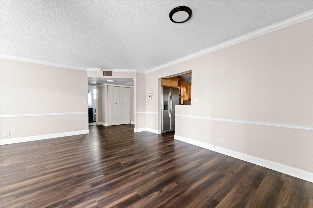 For Rent: $2,500 (2 beds, 2 baths, 982 Square Feet)