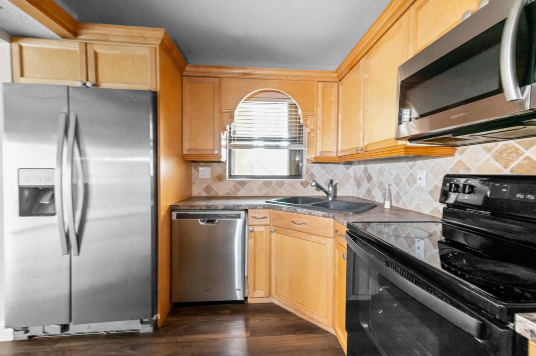 For Rent: $2,500 (2 beds, 2 baths, 982 Square Feet)