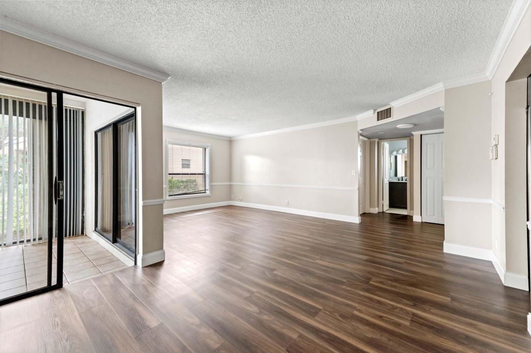 For Rent: $2,500 (2 beds, 2 baths, 982 Square Feet)