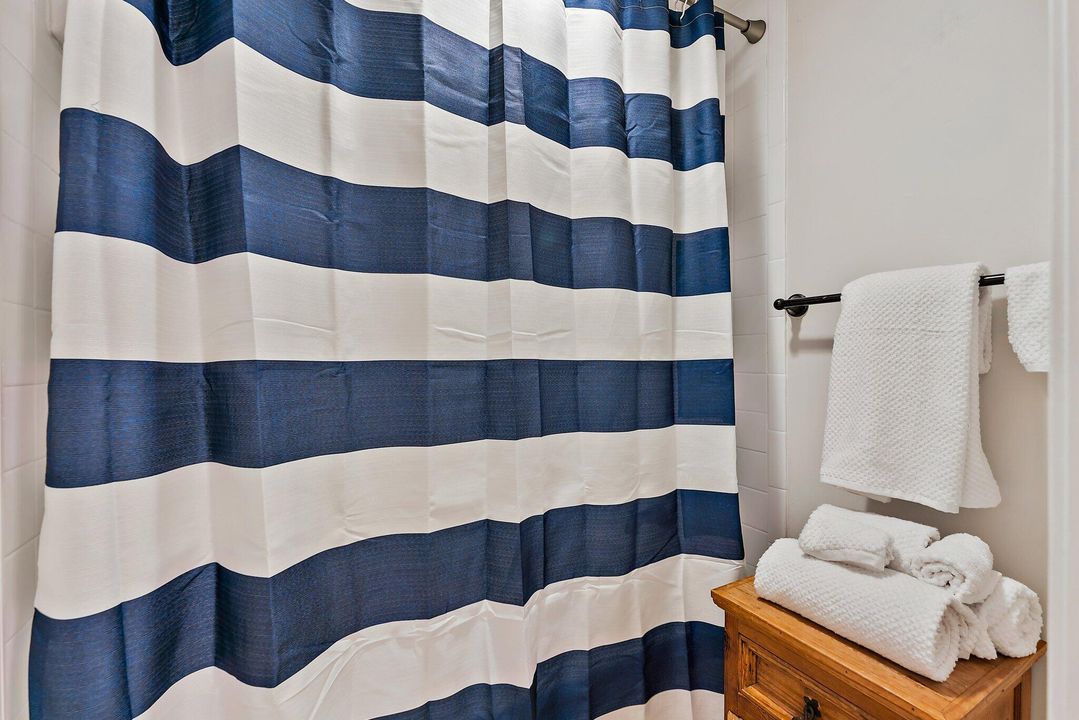 На продажу: $395,000 (1 спален, 1 ванн, 821 Квадратных фут)