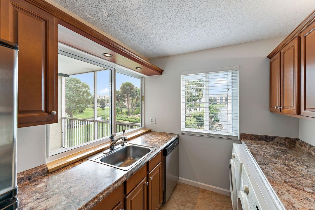 На продажу: $395,000 (1 спален, 1 ванн, 821 Квадратных фут)