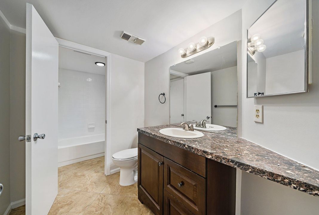 На продажу: $395,000 (1 спален, 1 ванн, 821 Квадратных фут)