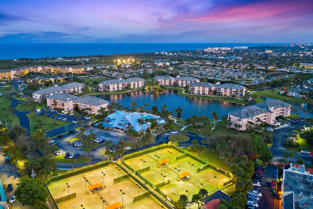 На продажу: $395,000 (1 спален, 1 ванн, 821 Квадратных фут)