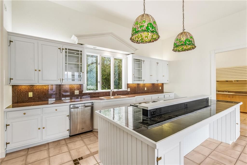 En Venta: $2,400,000 (3 camas, 3 baños, 3881 Pies cuadrados)