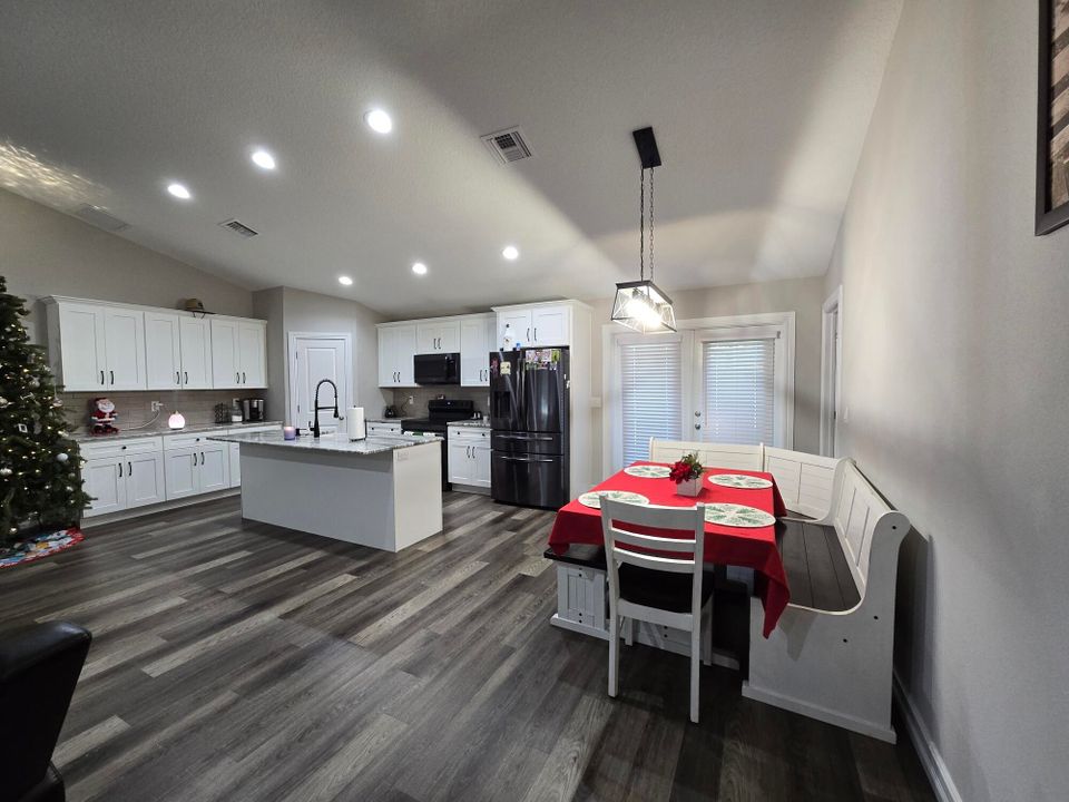 En Venta: $419,900 (3 camas, 2 baños, 1800 Pies cuadrados)