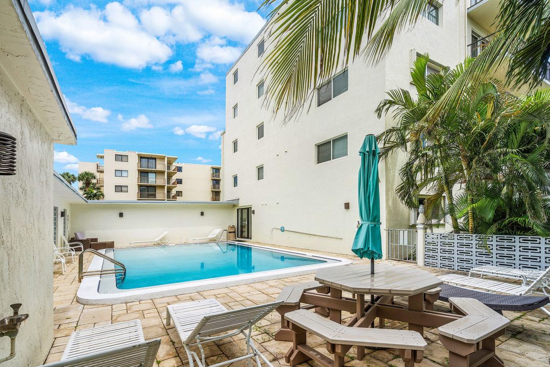 For Sale: $535,000 (2 beds, 2 baths, 1392 Square Feet)