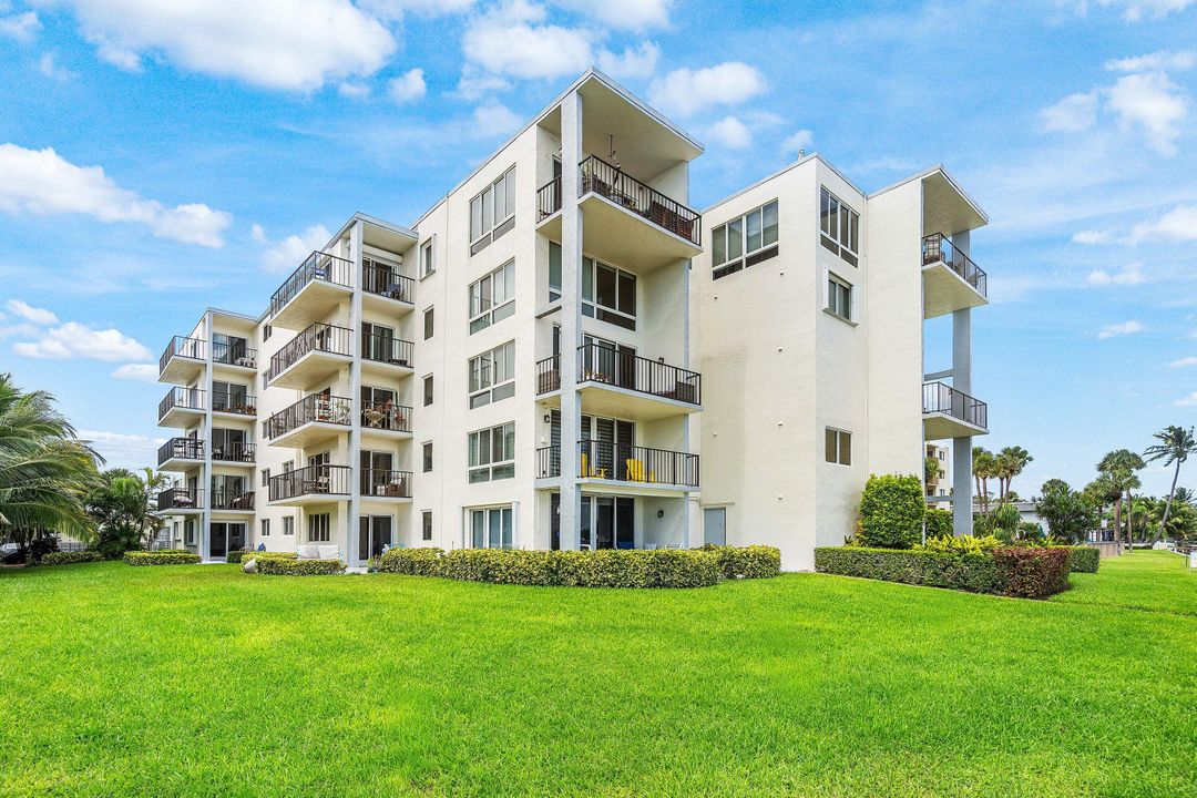 For Sale: $535,000 (2 beds, 2 baths, 1392 Square Feet)