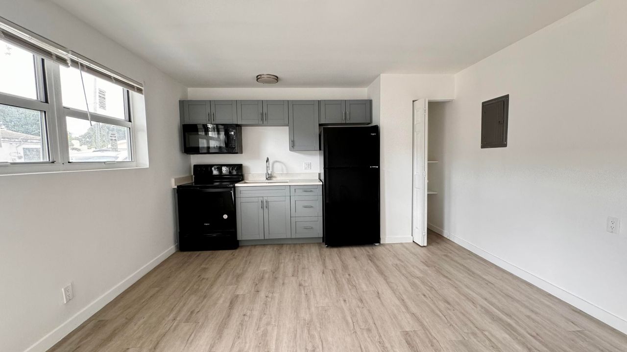 出租: $1,600 (1 贝兹, 1 浴室, 760 平方英尺)