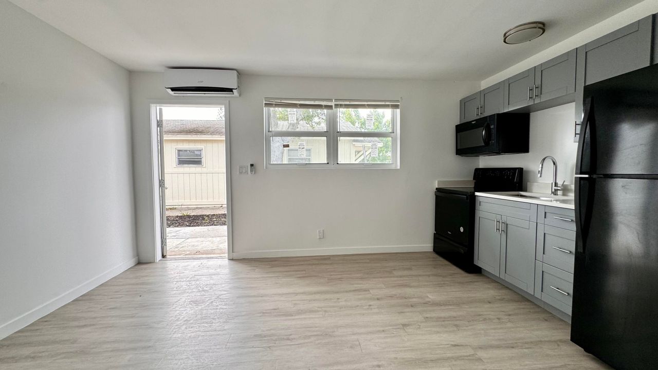 出租: $1,600 (1 贝兹, 1 浴室, 760 平方英尺)