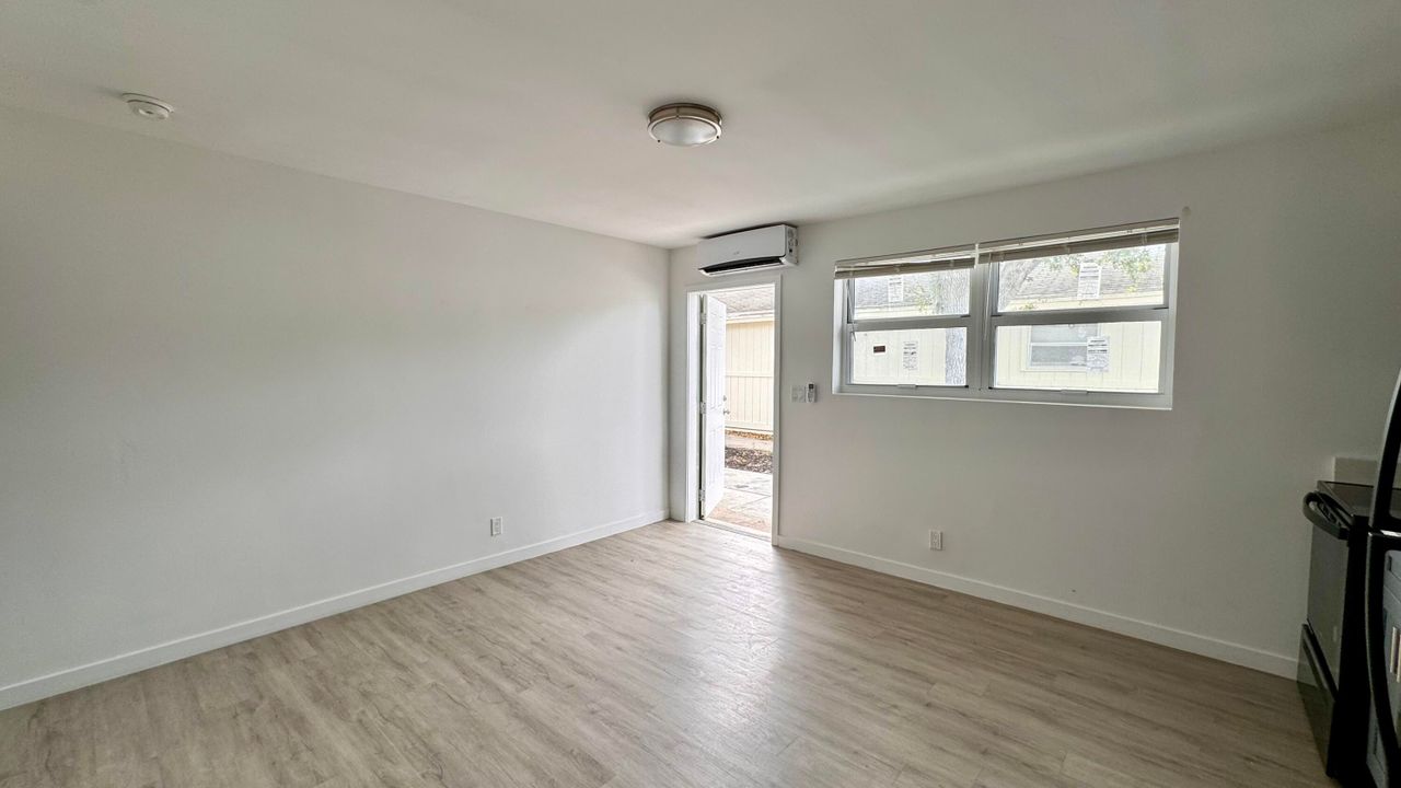 出租: $1,600 (1 贝兹, 1 浴室, 760 平方英尺)