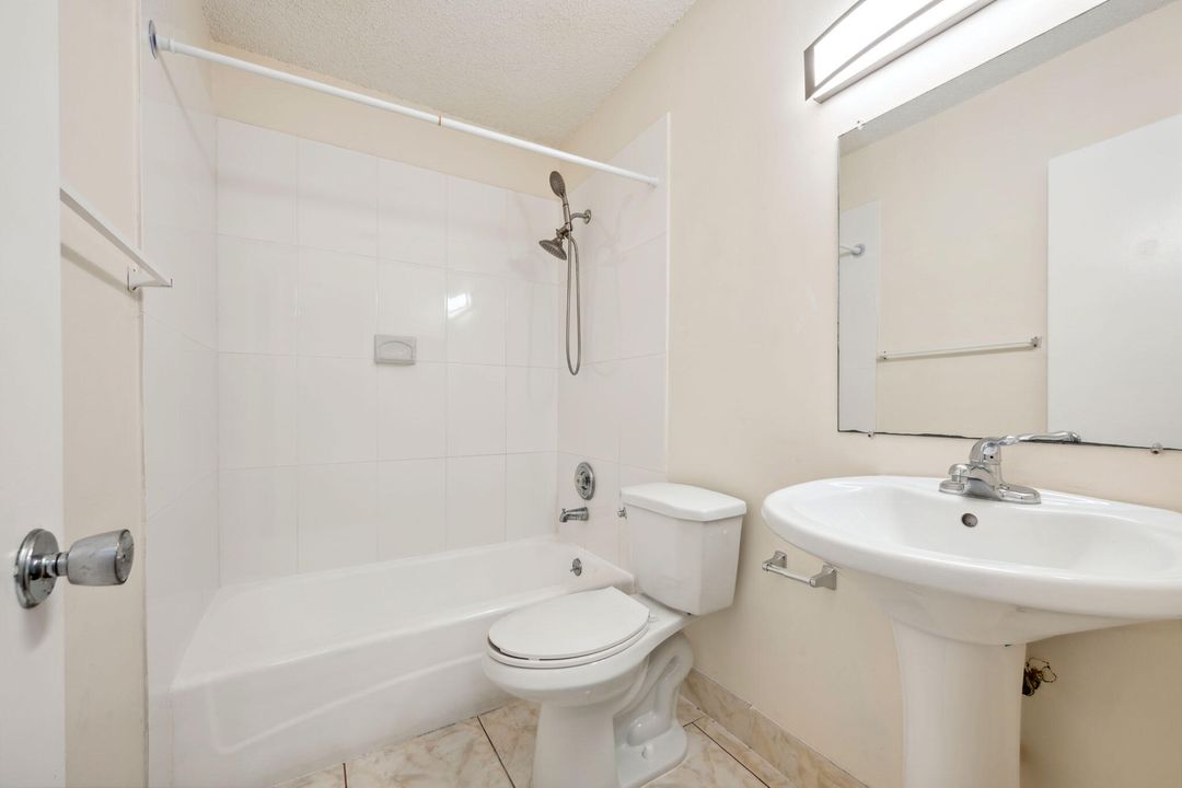 En Renta: $2,600 (2 camas, 2 baños, 1000 Pies cuadrados)