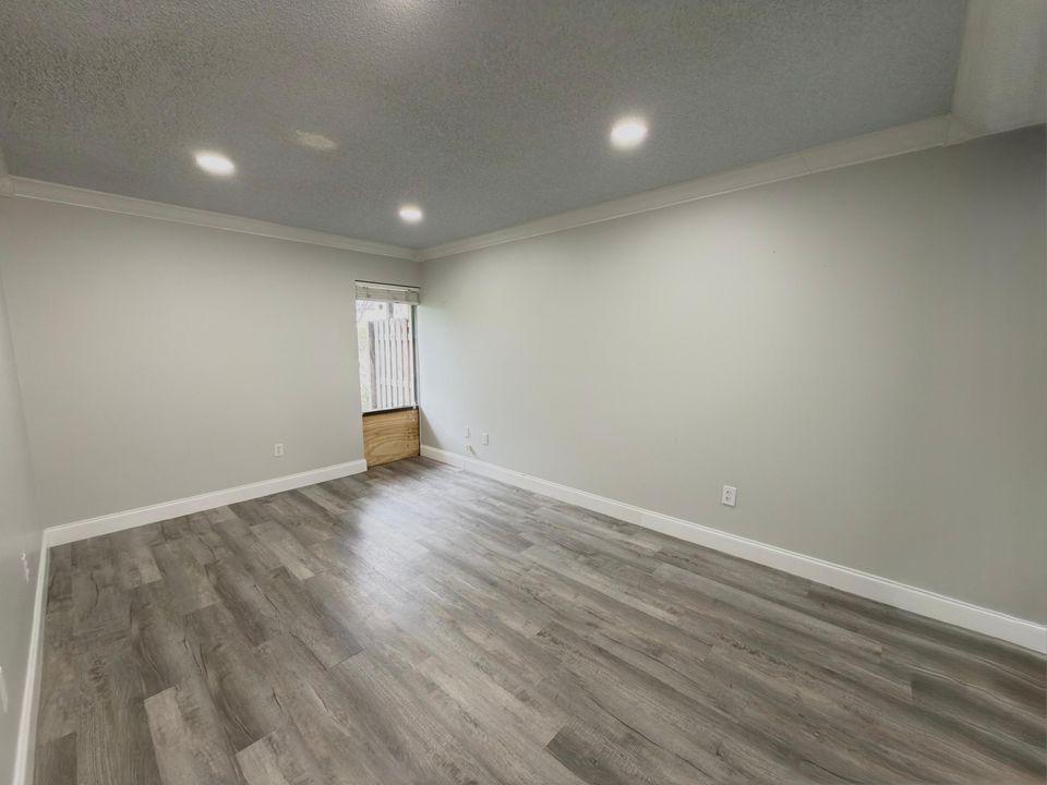 В аренду: $2,000 (2 спален, 2 ванн, 1026 Квадратных фут)