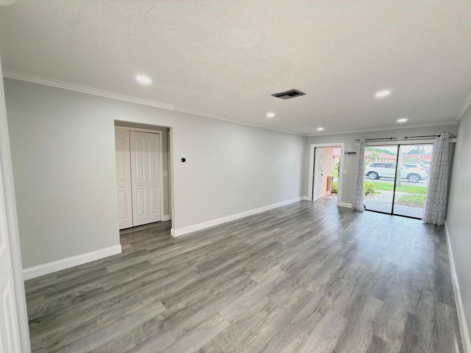 В аренду: $2,000 (2 спален, 2 ванн, 1026 Квадратных фут)