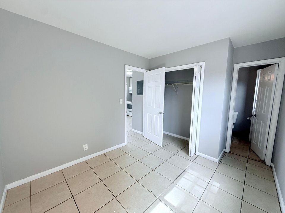 出租: $1,350 (1 贝兹, 1 浴室, 800 平方英尺)