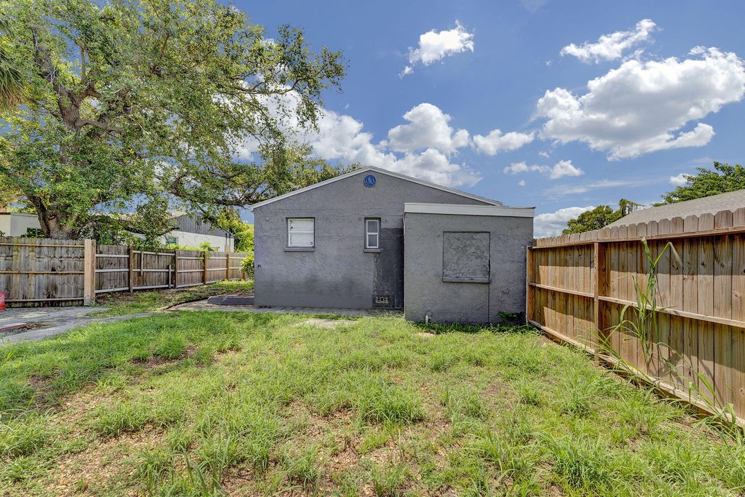 For Rent: $2,750 (4 beds, 2 baths, 1150 Square Feet)