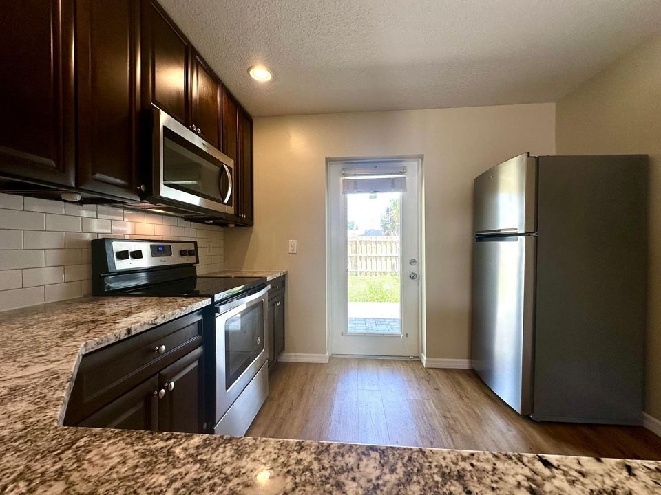 En Renta: $2,175 (2 camas, 1 baños, 1000 Pies cuadrados)